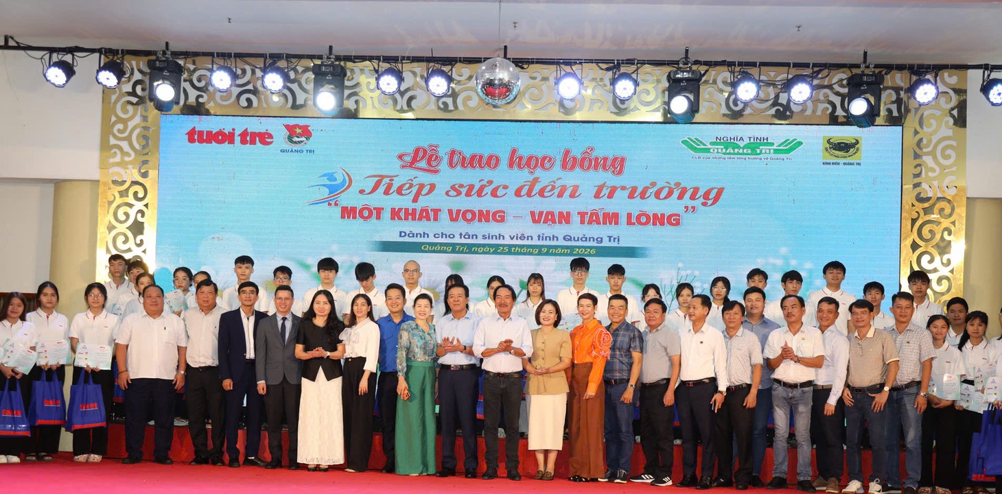 Tặng 50 triệu đồng cho nữ SV mất cha mẹ, đi học để làm chỗ dựa cho 2 chị mắc tâm thần, khuyết tật - Ảnh 35.
