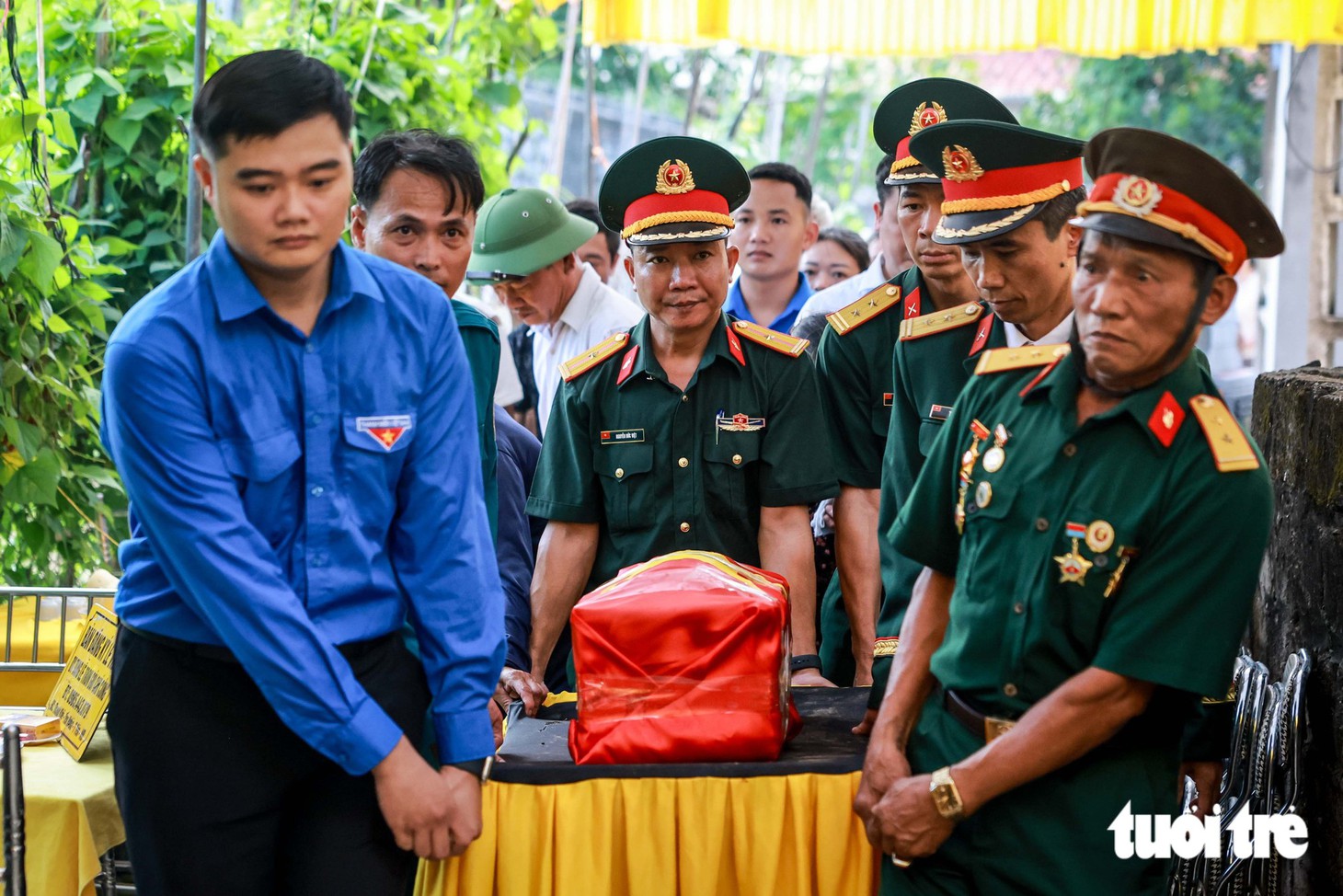 Ngày trở về đặc biệt của liệt sĩ Phan Văn Cánh: “Cánh ơi, mẹ bế con một tý con ơi” - Ảnh 10.