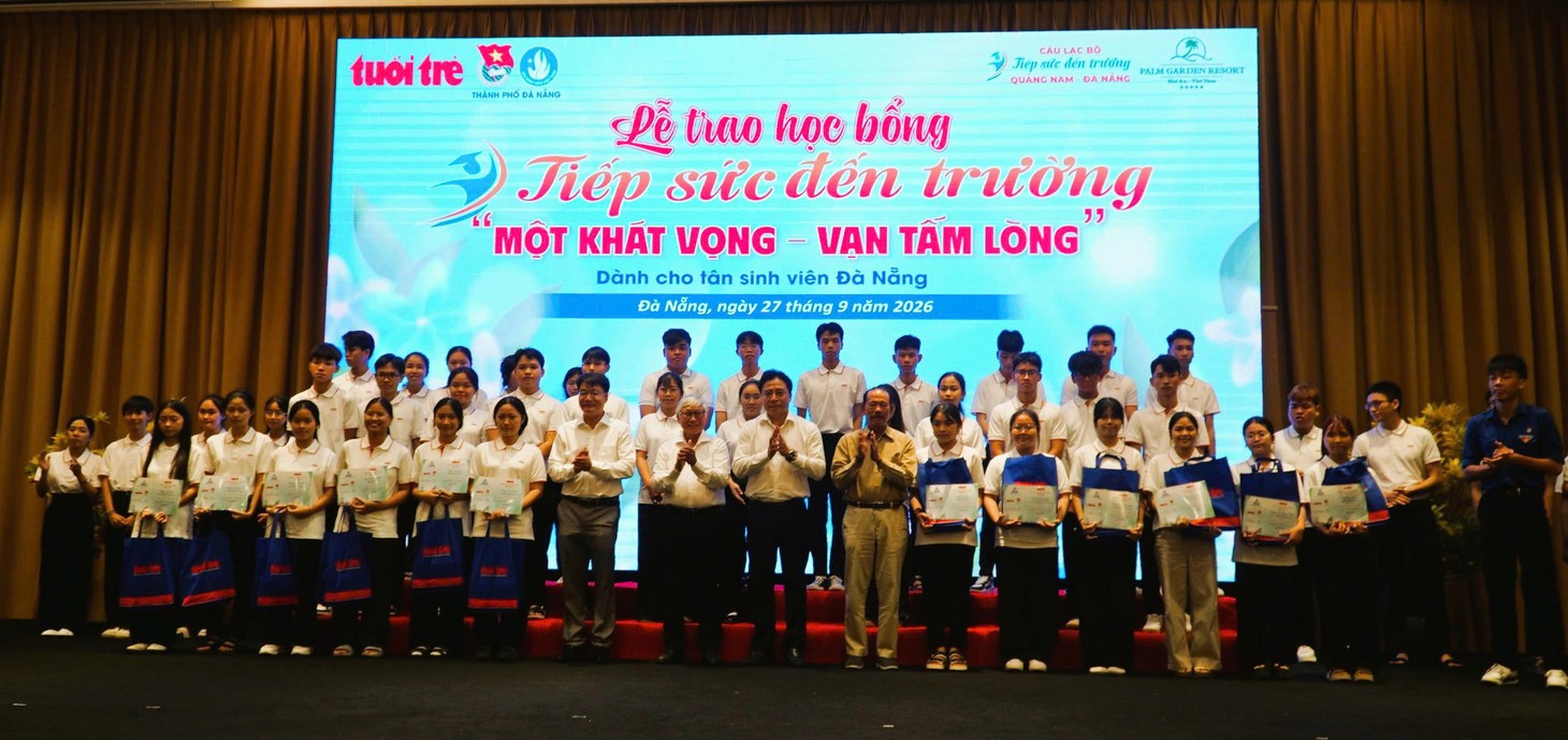Mang bệnh động kinh vẫn đoạt giải nhất Tin học Đà Nẵng, đậu Bách Khoa: Đi nhận học bổng, mẹ và dì 'đòi’ đi theo - Ảnh 16.