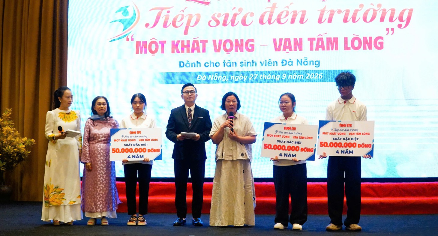 Tài trợ học phí toàn bậc đại học, tặng 50 triệu cho nữ SV trường Y có cha khuyết tật, mẹ ung thư, chị mắc tâm thần - Ảnh 8.