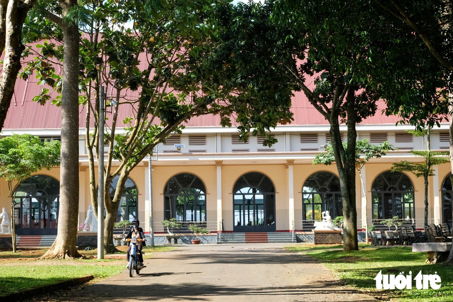 Lạc bước ở 'làng bát quái' là Hà Nội mới giữa phố núi Bảo Lộc - Ảnh 2.