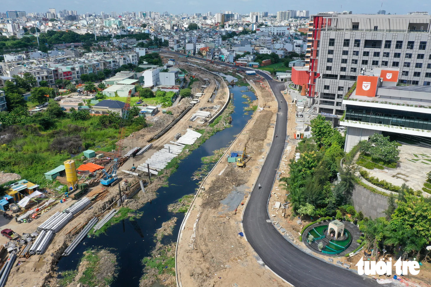 Cận cảnh tuyến đường đầu tiên ven rạch Xuyên Tâm vừa được thông xe - Ảnh 4.