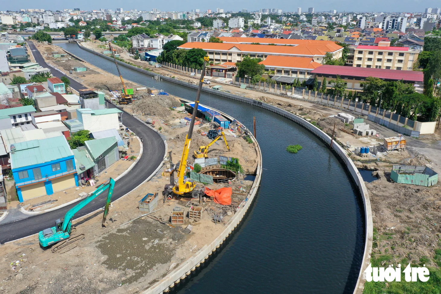 Cận cảnh tuyến đường đầu tiên ven rạch Xuyên Tâm vừa được thông xe - Ảnh 7.