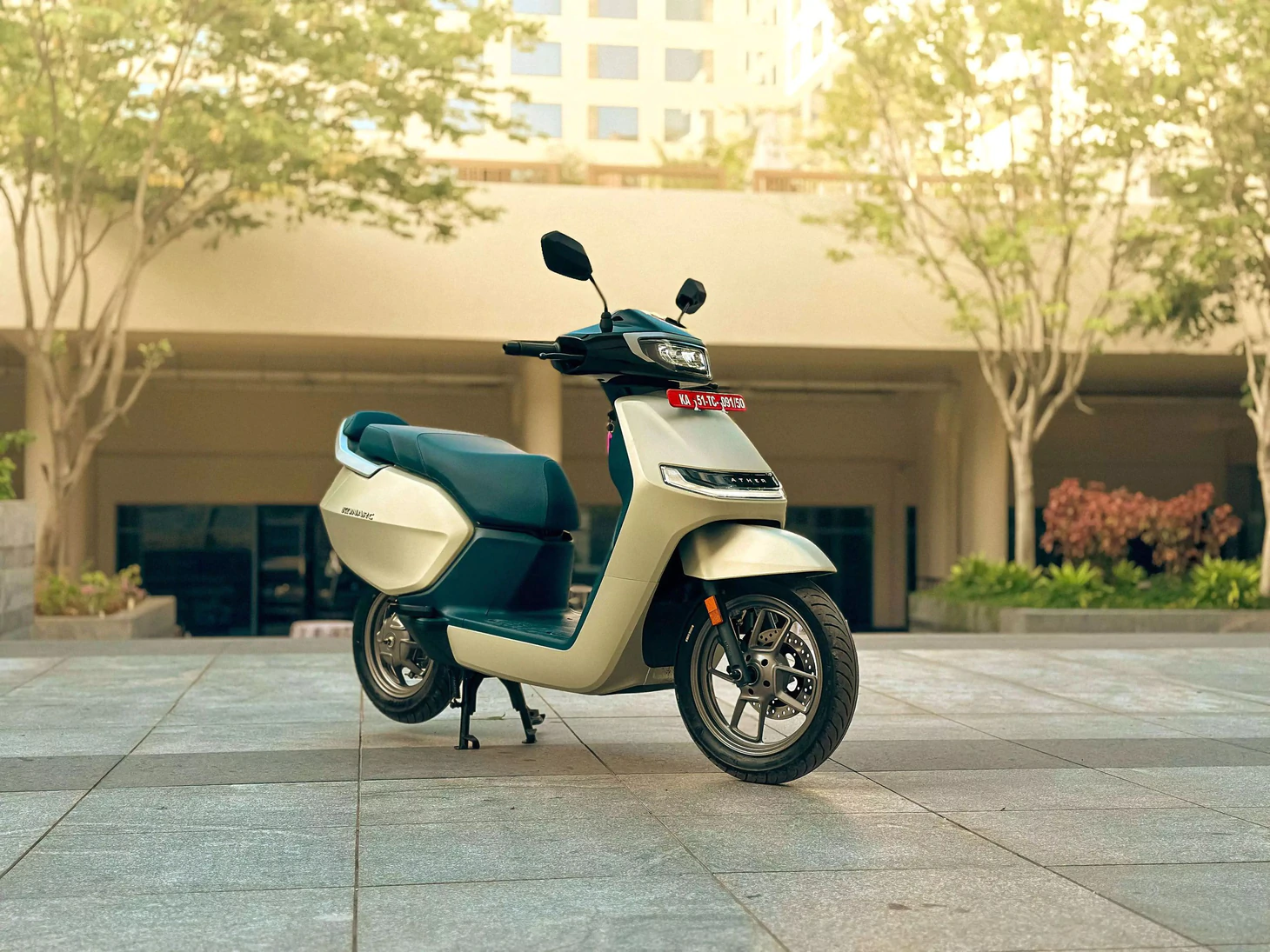 Xe máy điện giá rẻ hơn Honda Vision nhưng sở hữu loạt tính năng như ô tô: Tự mở yên, tìm chìa khóa thất lạc - Ảnh 4.