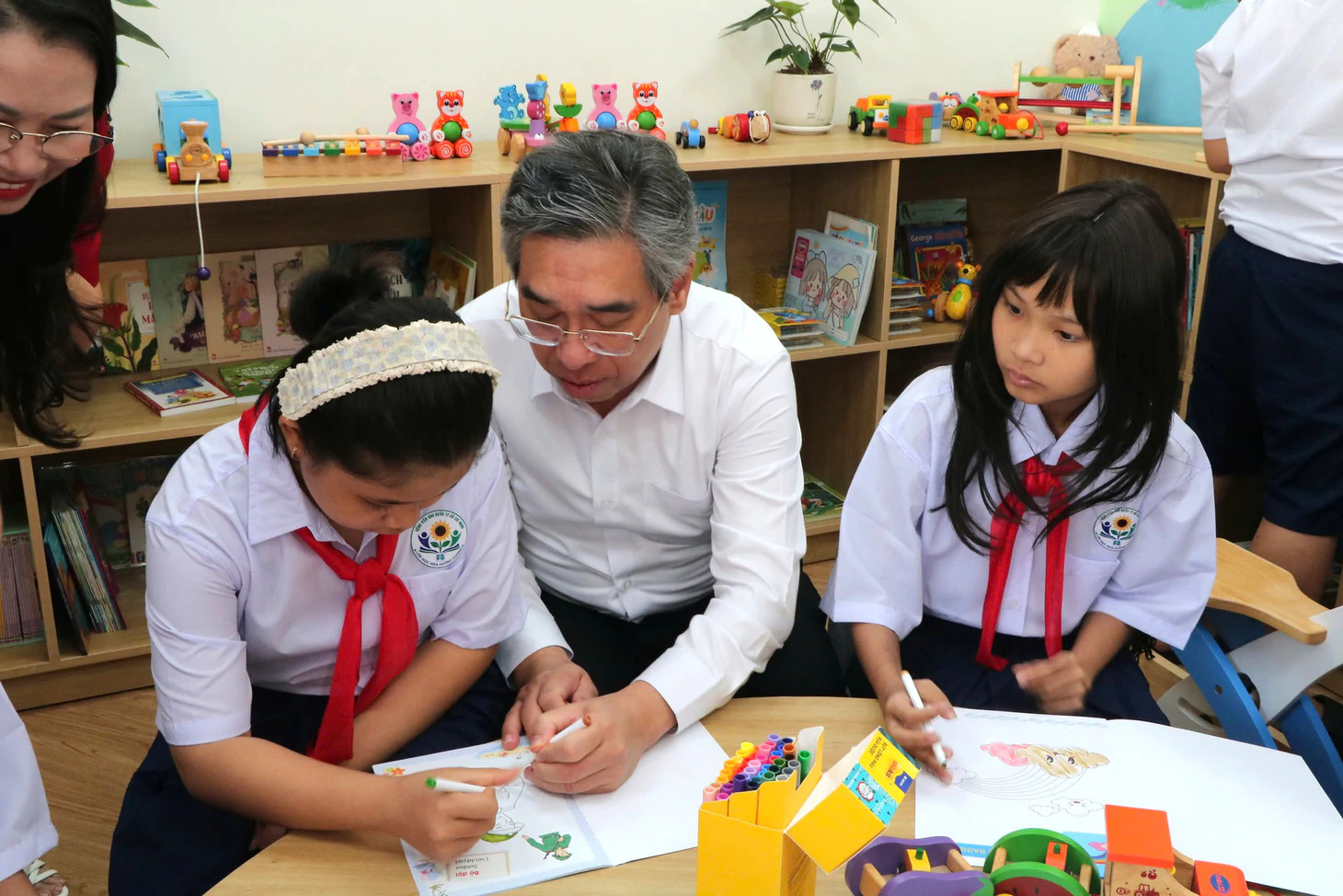 Tiếng trống khai giảng giữa bệnh viện: 'Con muốn được hết bệnh để đi học cùng với bạn' - Ảnh 6.