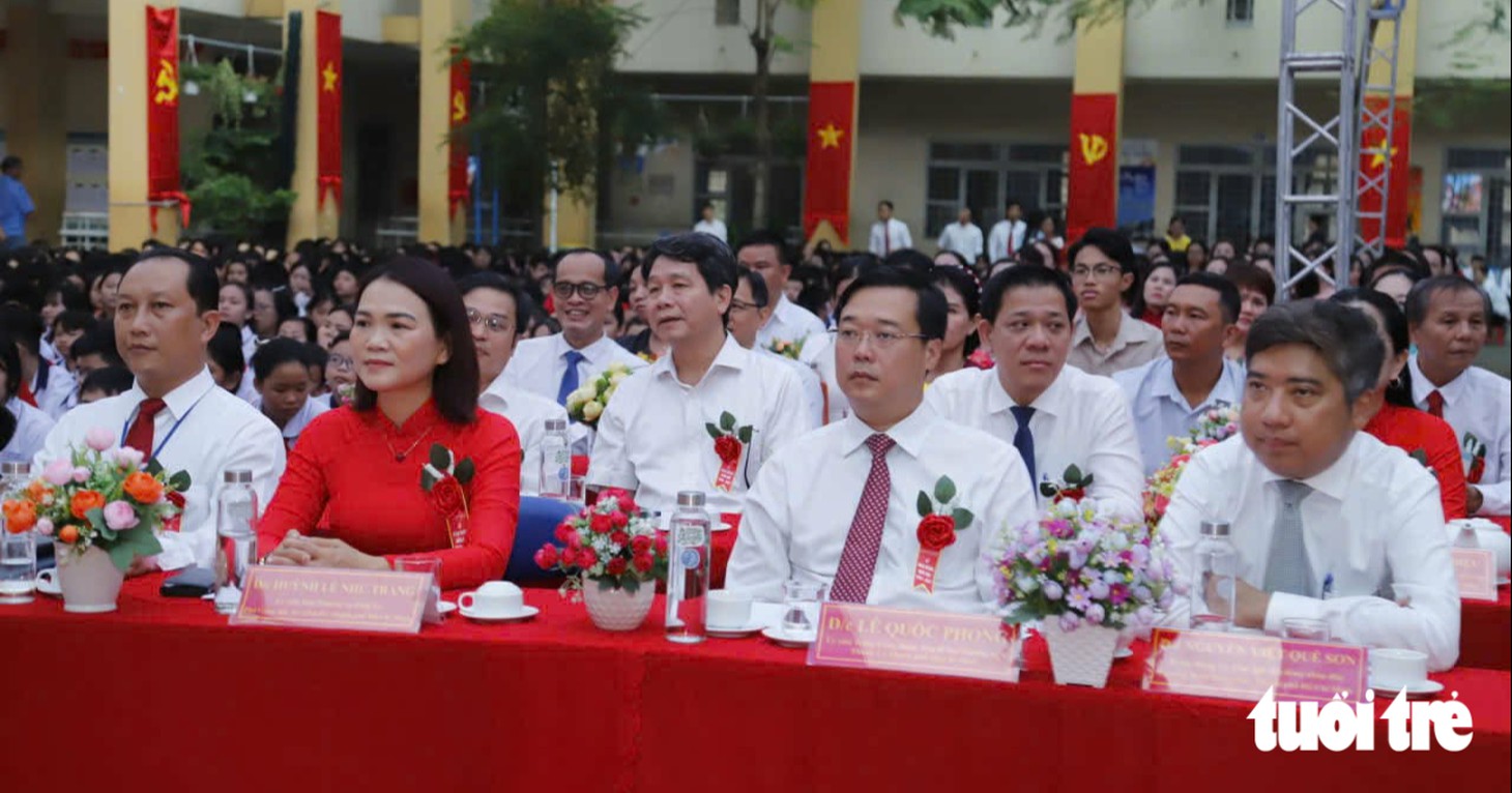 Bí thư Trần Lưu Quang, chủ tịch Nguyễn Văn Được dự lễ khai giảng tại Trường THPT Trần Khai Nguyên - Ảnh 4.