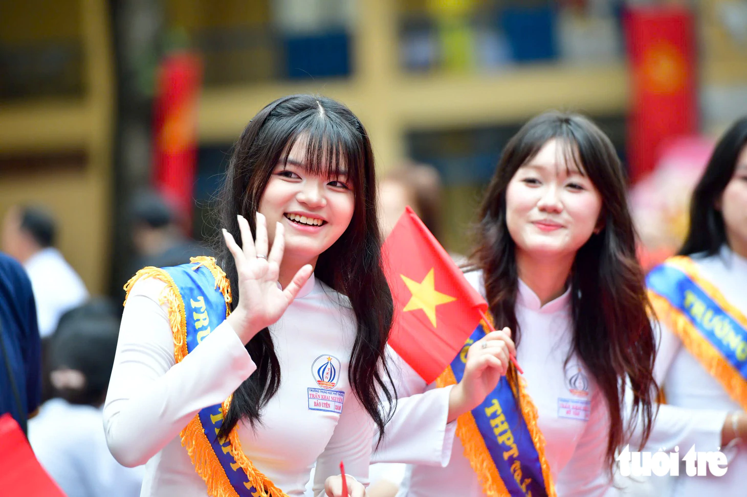 Cờ hoa rợp trời, rộn rã tiếng cười trong ngày khai giảng - Ảnh 5.
