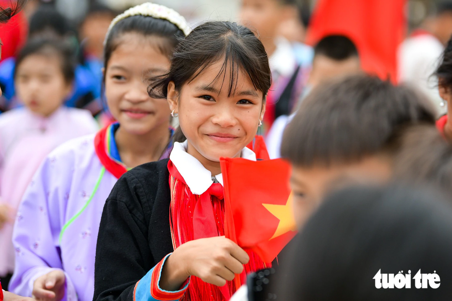 Cờ hoa rợp trời, rộn rã tiếng cười trong ngày khai giảng - Ảnh 10.