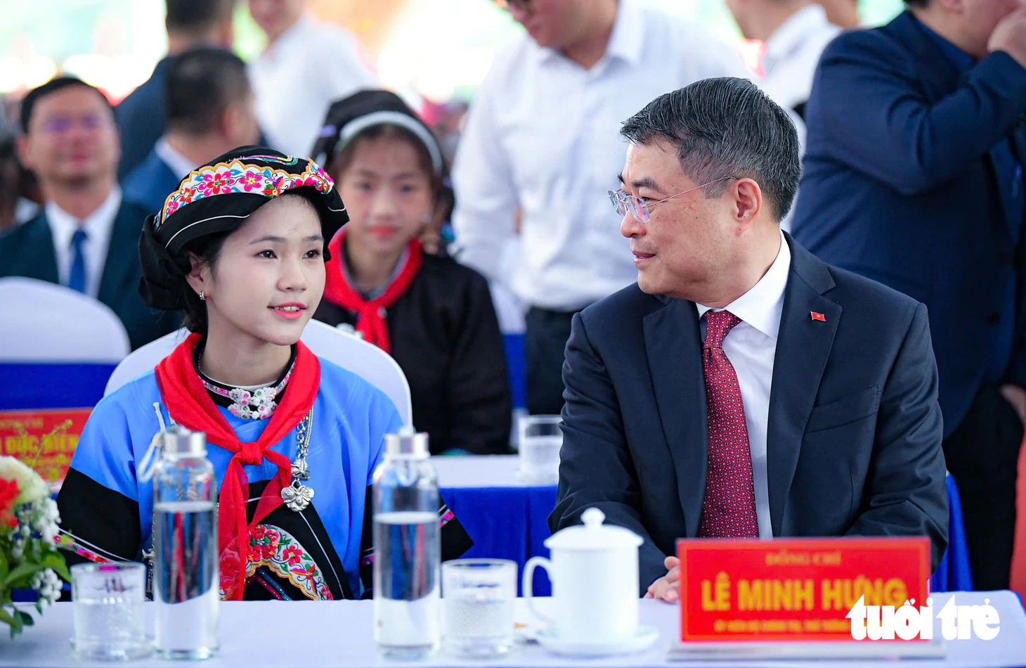 Thủ tướng Lê Minh Hưng thăm phòng học, bếp ăn trường nội trú ở vùng biên Lào Cai - Ảnh 2.