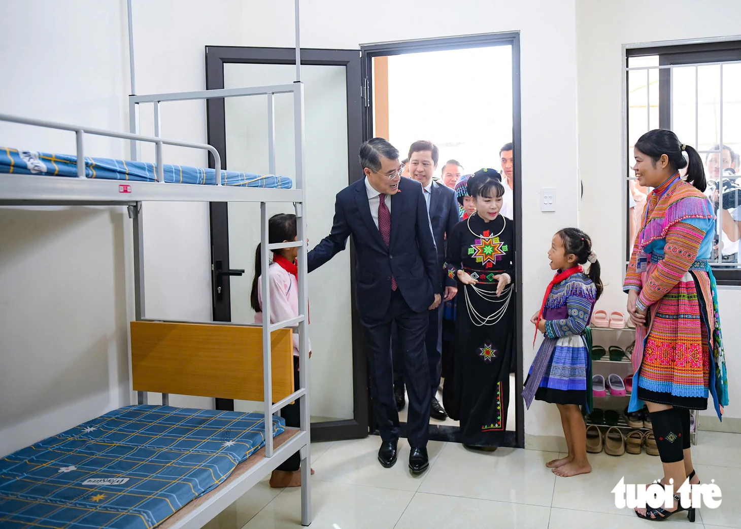 Thủ tướng Lê Minh Hưng thăm phòng học, bếp ăn trường nội trú ở vùng biên Lào Cai - Ảnh 7.