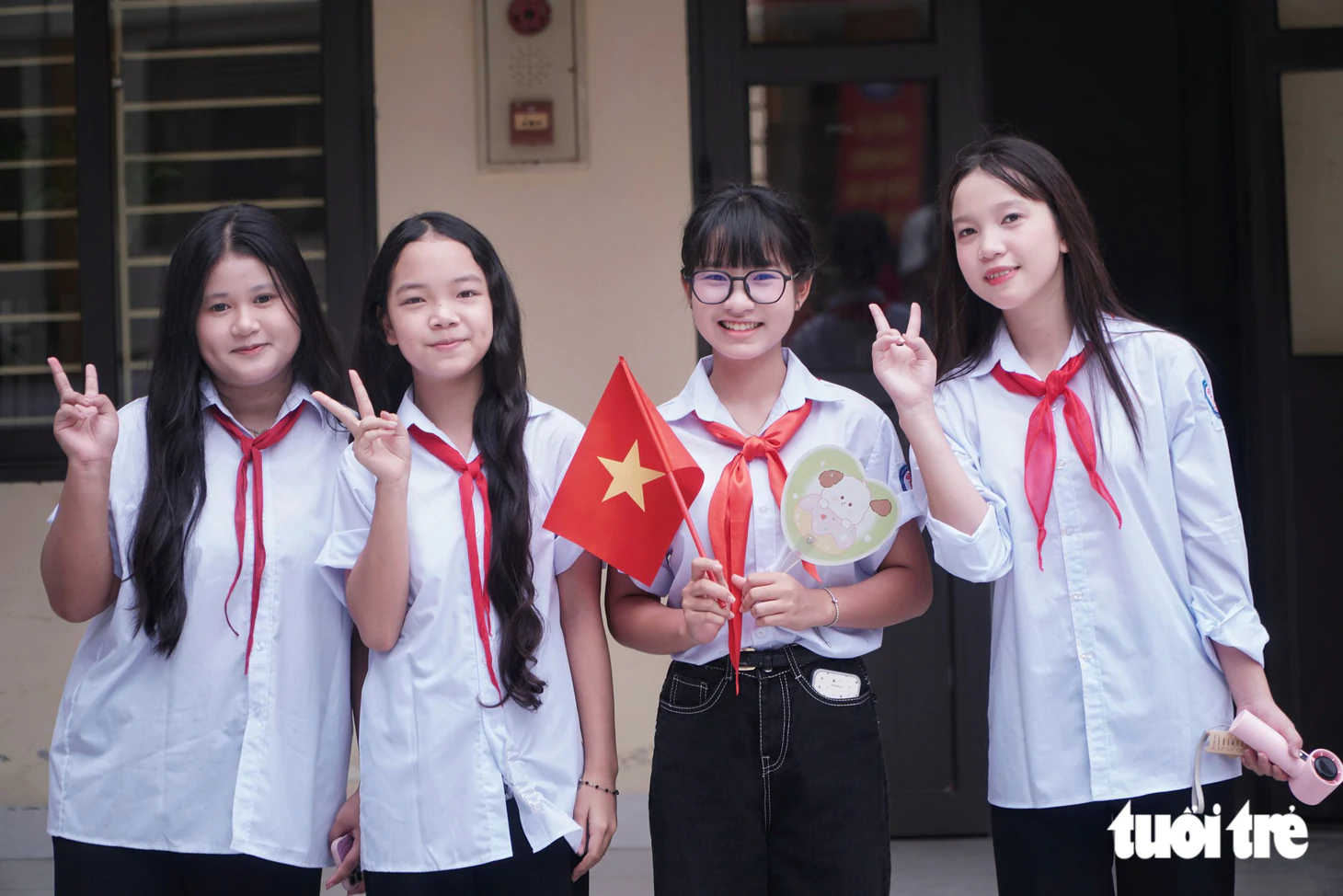 Xã đảo duy nhất ở Hà Nội lần đầu tiên có trường THPT, học sinh hết cảnh phải nghỉ học khi mưa lũ - Ảnh 9.
