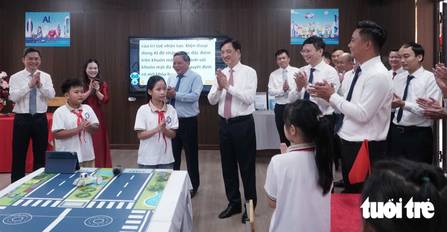 Xã đảo duy nhất ở Hà Nội lần đầu tiên có trường THPT, học sinh hết cảnh phải nghỉ học khi mưa lũ - Ảnh 6.