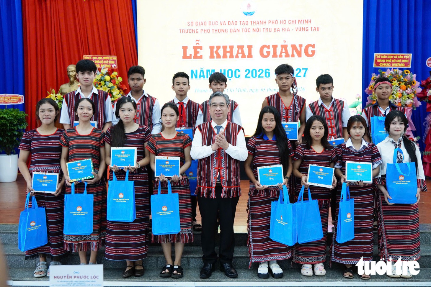 Bí thư Trần Lưu Quang, chủ tịch Nguyễn Văn Được dự lễ khai giảng tại Trường THPT Trần Khai Nguyên - Ảnh 8.