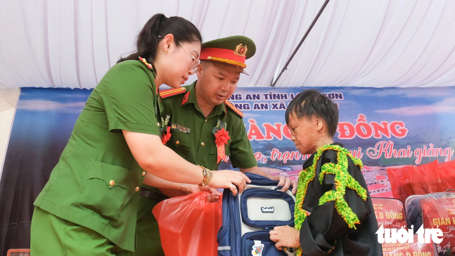 Từ vết sẹo của Nam đến ngôi trường nội trú 'găm' đầy ước mơ dưới chân Mẫu Sơn - Ảnh 1.
