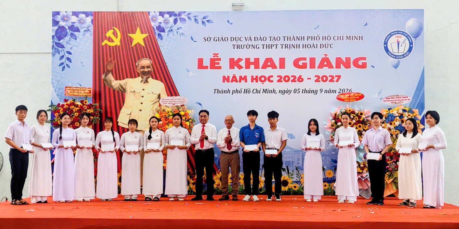 Bí thư Trần Lưu Quang, chủ tịch Nguyễn Văn Được dự lễ khai giảng tại Trường THPT Trần Khai Nguyên - Ảnh 9.