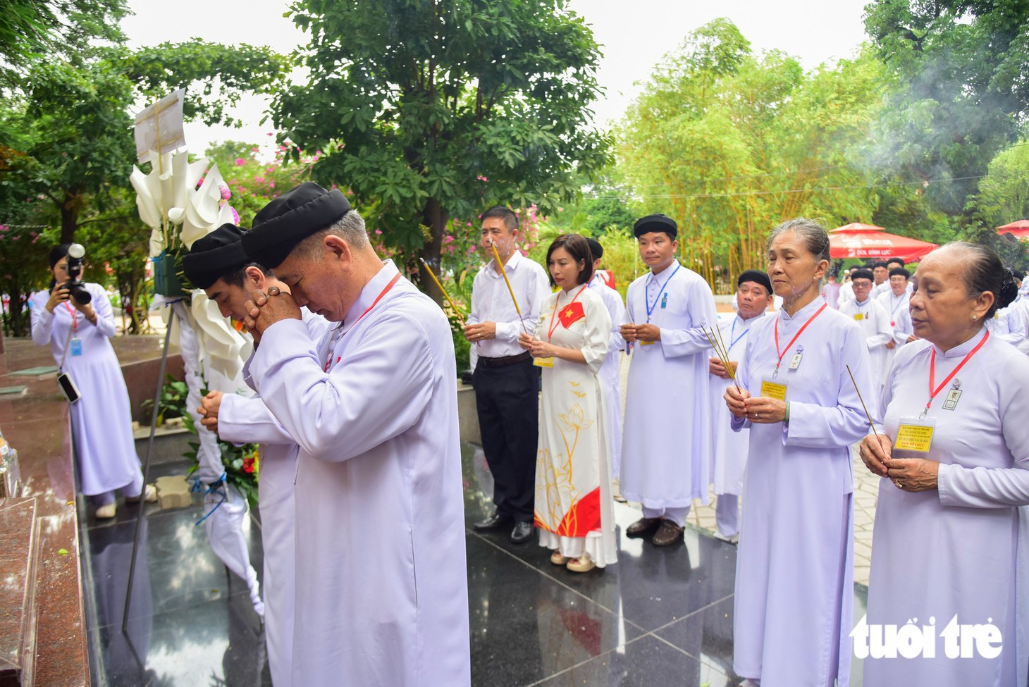 Họ đạo Cao Đài Chợ Lớn cầu siêu cho anh hùng liệt sĩ tại công viên Lê Thị Riêng - Ảnh 3.