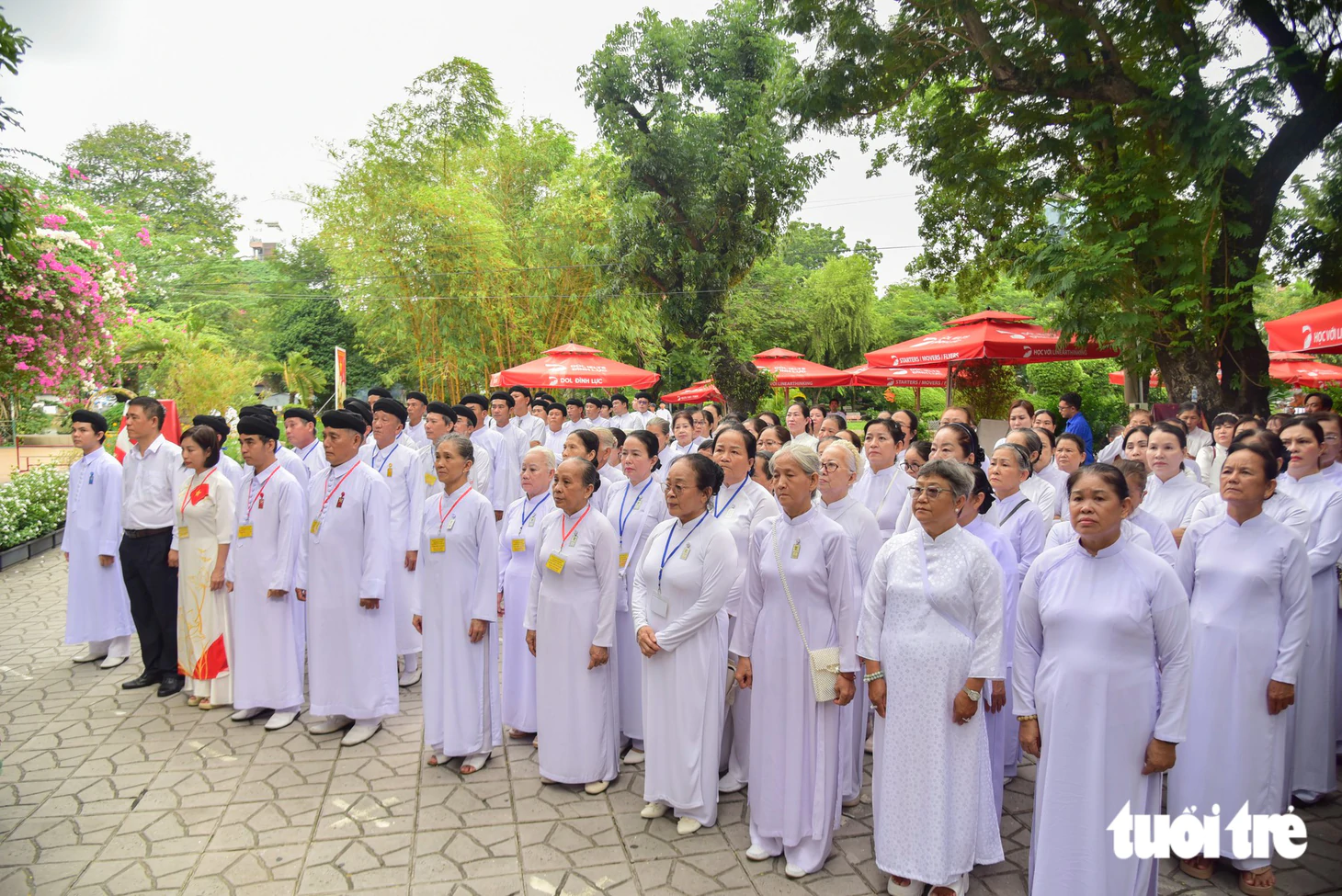 Họ đạo Cao Đài Chợ Lớn cầu siêu cho anh hùng liệt sĩ tại công viên Lê Thị Riêng - Ảnh 4.