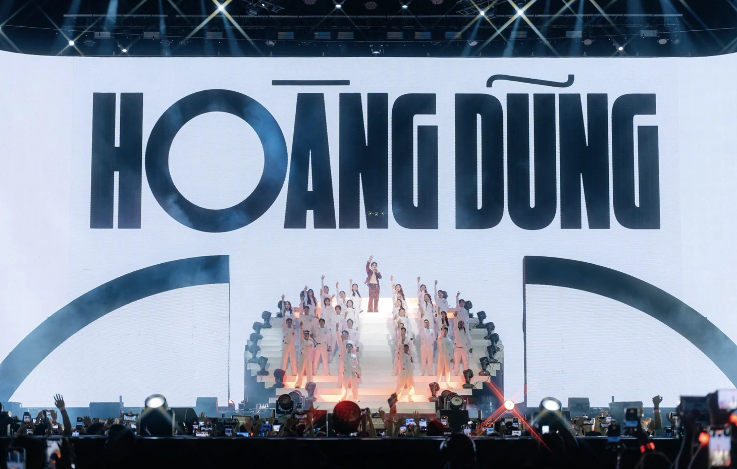 Hoàng Dũng không còn yếu đuối vì nay có cả vạn khán giả thương - Ảnh 7.
