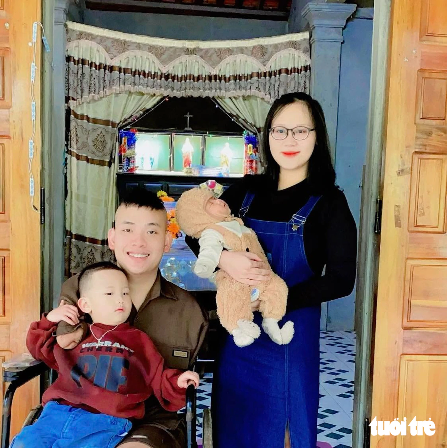 Chuyện tình yêu cổ tích có thật: Không còn đôi tay, anh vẫn nắm tay em đi hết cuộc đời - Ảnh 5.