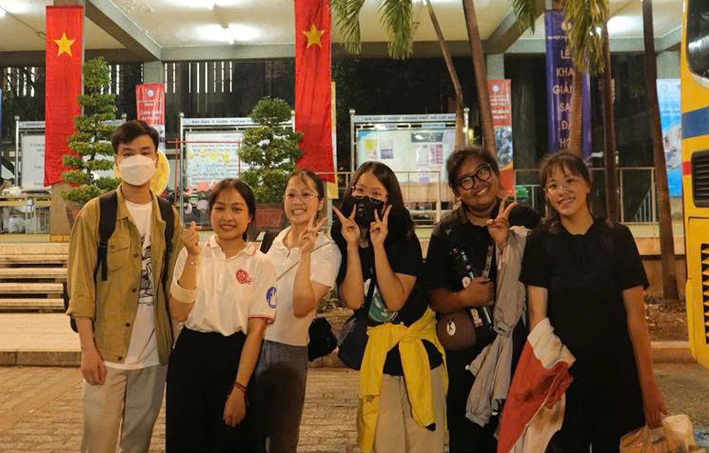 Không có mẹ cha, nhặt ve chai từng đêm ở chợ Mỹ Tho, nữ sinh được Tuổi Trẻ giúp đi học tốt nghiệp ĐH Y Dược TP.HCM - Ảnh 2.