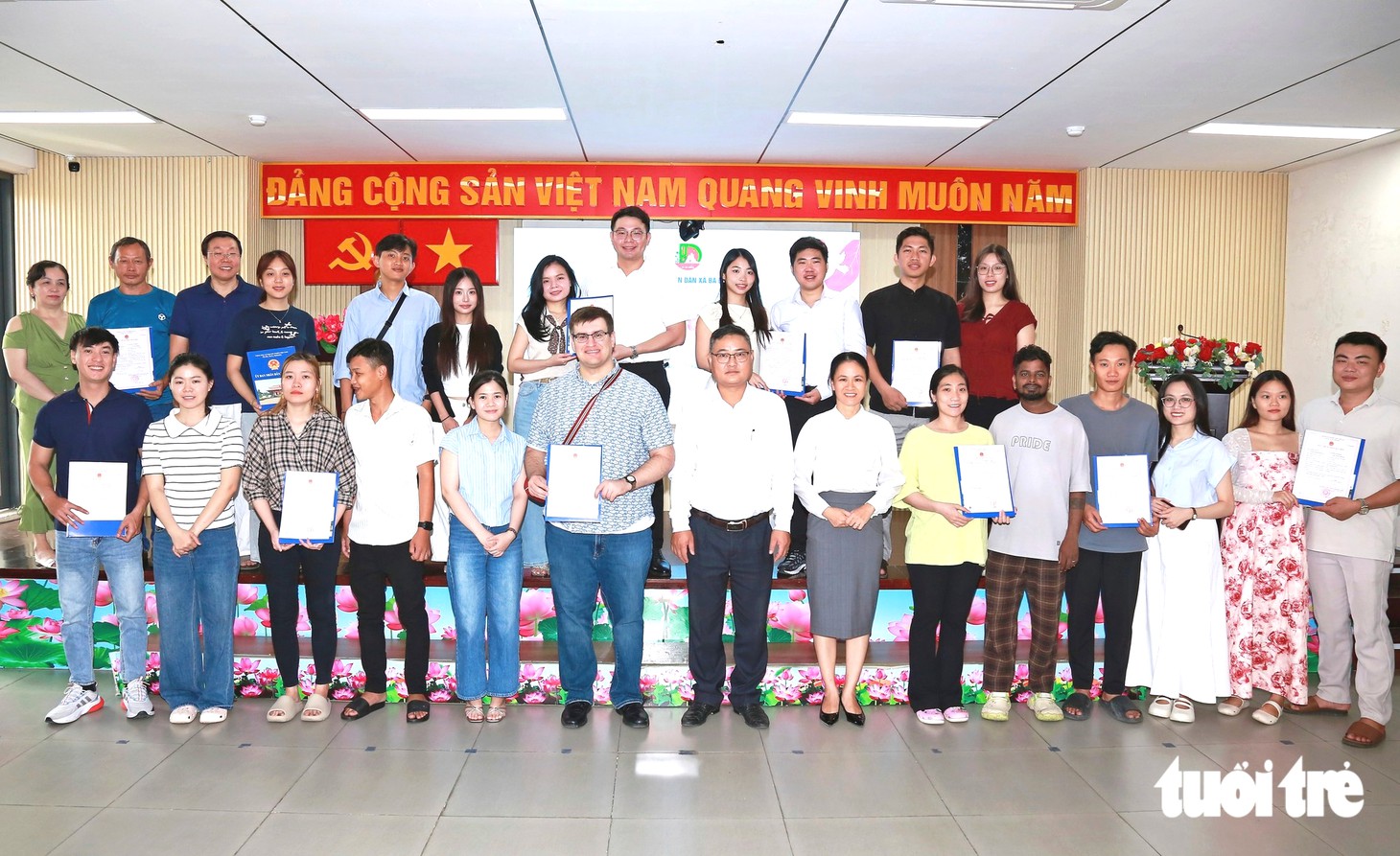 Ngày 9-9, xã Bà Điểm trao giấy chứng nhận kết hôn đến 38 cặp đôi - Ảnh 7.