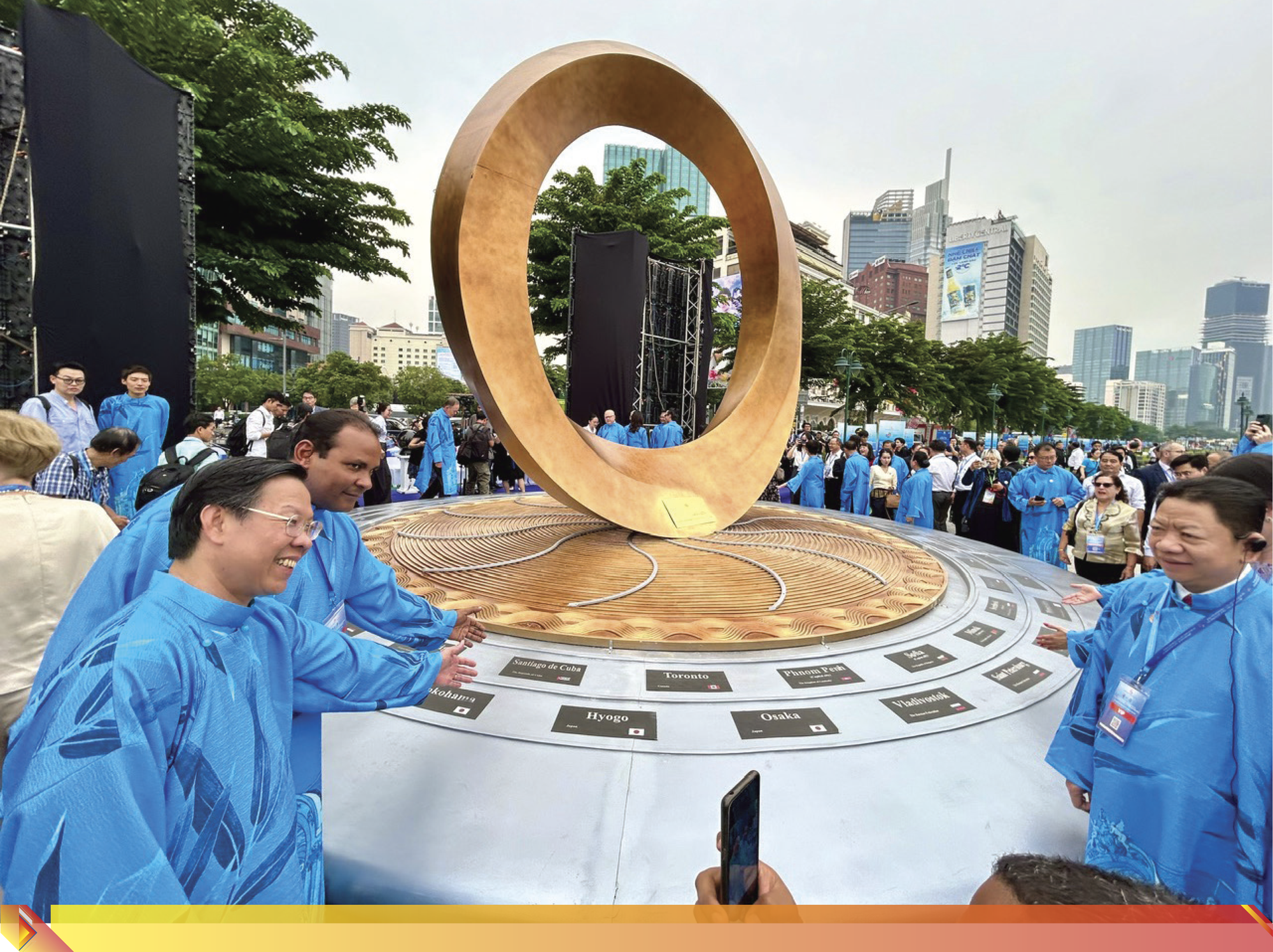 TP.HCM đi tới tương lai - Rực rỡ tên vàng - Cảm ơn bạn bè quốc tế - Ảnh 17.