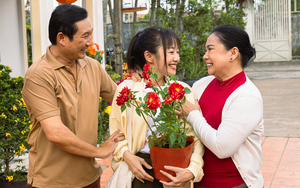Sau Chúng ta của 8 năm sau, 'nữ thần thanh xuân' Hoàng Hà tái xuất trong MV Nơi pháo hoa rực rỡ