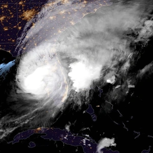 Bão Milton t&#7845;n công Florida c&#7911;a M&#7929;, nhi&#7873;u ngư&#7901;i thi&#7879;t m&#7841;ng