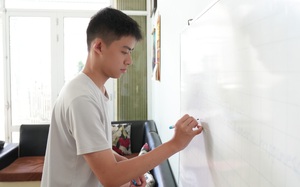 Bí quyết giỏi ngoại ngữ của 2 nam sinh đạt giải cao cuộc thi Hùng biện tiếng Anh- Ảnh 2.