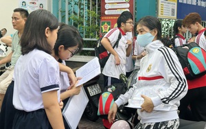 Thi tuyển sinh lớp 10 tại TP.HCM: con luôn có ba mẹ đồng hành