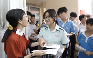 Sáng nay 6-6, hơn 98.600 học sinh TP.HCM thi vào lớp 10