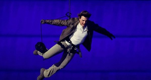 Vì sao gọi Tom Cruise là biểu tượng của phim hành động? - Ảnh 3.