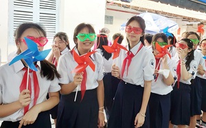 Muôn kiểu 'say hi' tân binh lớp 6 vui ơi là vui của các trường - Ảnh 5.
