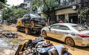 US ambassador visits disaster-affected families in northern Vietnam  - Ảnh 5.