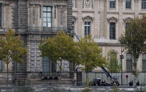 France arrests five new suspects over Louvre heist: prosecutor- Ảnh 1.