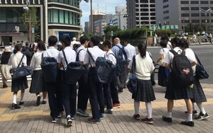 Suicides in Japan fall below 20,000 for 1st time in 2025 - Ảnh 2.