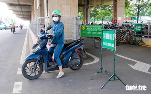 Ho Chi Minh City seeks solutions to shortage of parking, public toilets downtown - Ảnh 3.