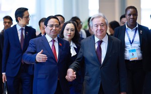 UN chief praises Vietnam as strong voice for global cooperation at cybercrime treaty signing - Ảnh 2.
