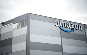 Wall Street gains on Amazon boost but rate caution tempers enthusiasm - Ảnh 1.