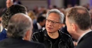 Nvidia CEO Huang sees strong demand for Blackwell chips - Ảnh 3.