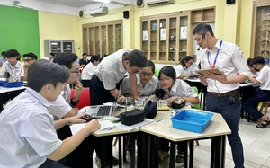 Cô giáo Trường THPT Lương Thế Vinh hô biến môn lịch sử thành giờ học vui ơi là vui cùng AI - Ảnh 4.