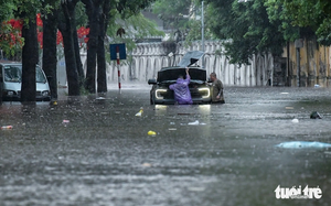 Storm Matmo races toward northern Vietnam, landfall expected early next week - Ảnh 2.