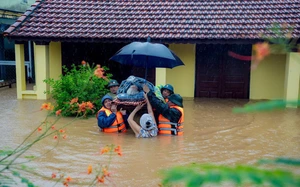 Death toll from floods in central Vietnam rises to 28, with 6 still missing - Ảnh 2.