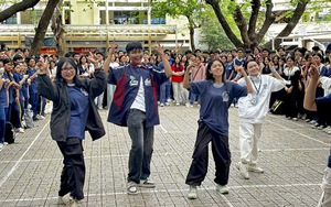 Teen Trường THPT Nguyễn Công Trứ khoe hoa tay, thay lời cảm ơn thầy cô- Ảnh 3.