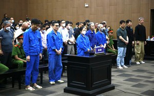 Vietnam police bust gambling ring on Ha Long Bay, detain 30 - Ảnh 4.