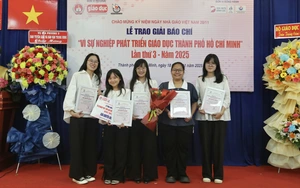 Mời bạn đón đọc Mực Tím 48, phát hành 24-11-2025: Thầy cô cũng là 'idol' mạng xã hội- Ảnh 2.