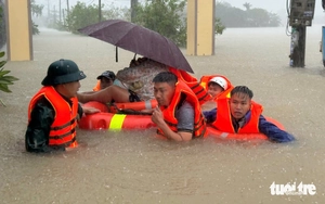 Floodwaters on Ba River in central Vietnam rise over 1m above 1993 historic peak- Ảnh 2.
