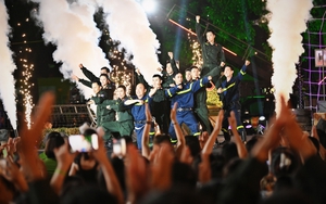 Đi giúp dân vùng lũ, chiến sĩ chữa cháy từ TP.HCM cứu nữ sinh thoát chết trong gang tấc- Ảnh 2.