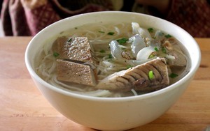 This small stall offers a taste of Nha Trang’s ‘banh can’ in downtown Ho Chi Minh City- Ảnh 7.