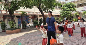 Bão Kalmaegi di chuyển nhanh, mạnh lên cấp 14 - Ảnh 2.